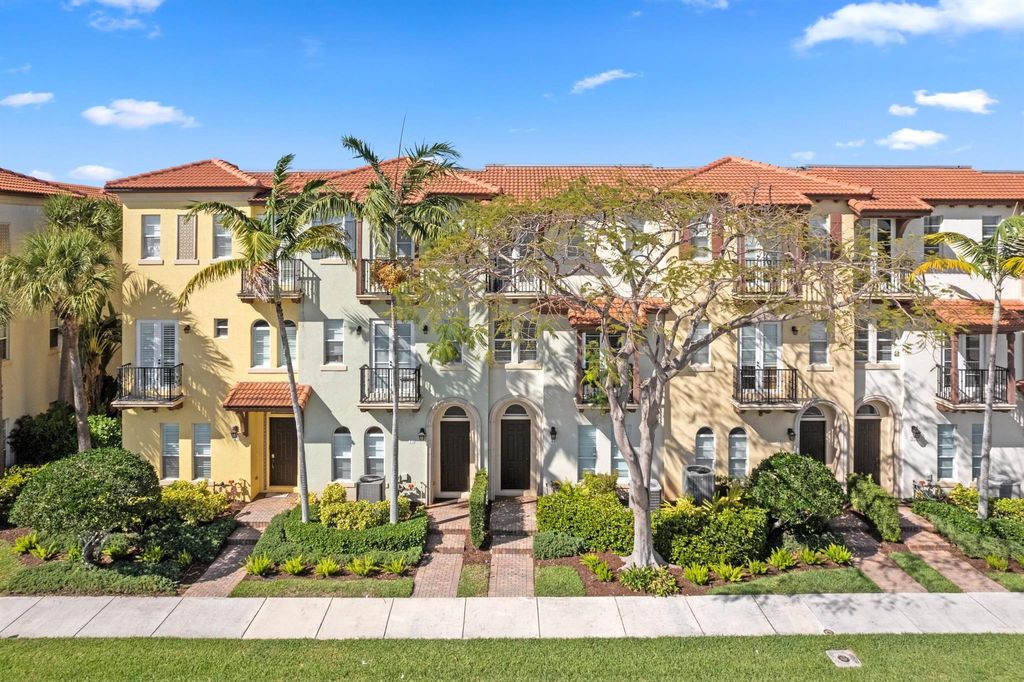 Photo of 40 Via Floresta Drive, Boca Raton, FL 33487 (MLS # R11068493)