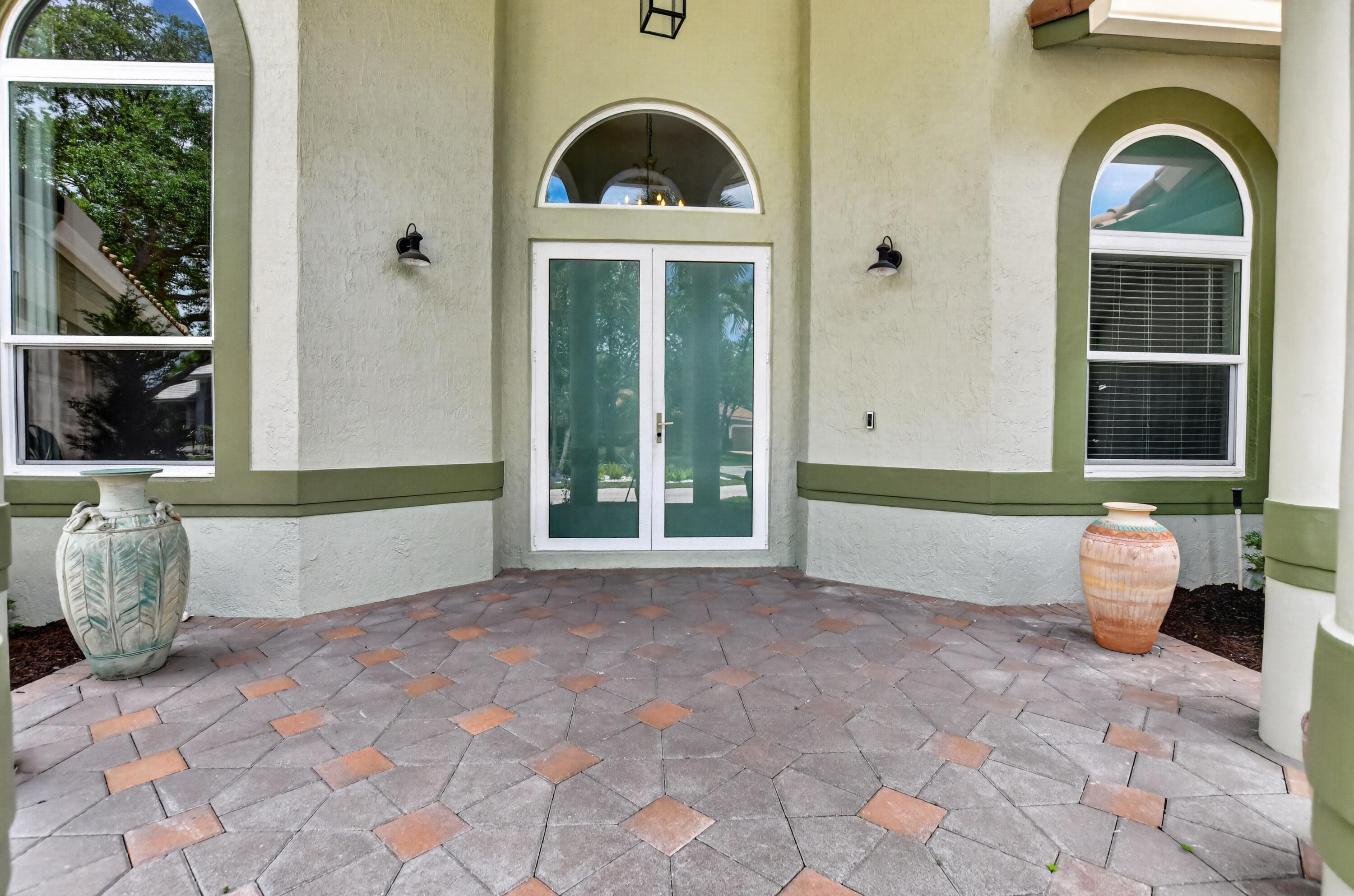 7008 NW 66th Terrace