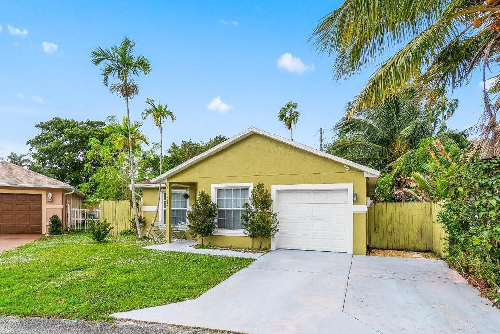 Photo of 5697 Boynton Bay Circle, Boynton Beach, FL 33437 (MLS # R11152936)