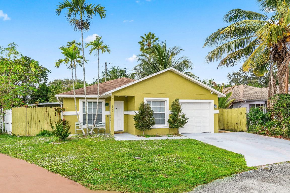 5697 Boynton Bay Circle