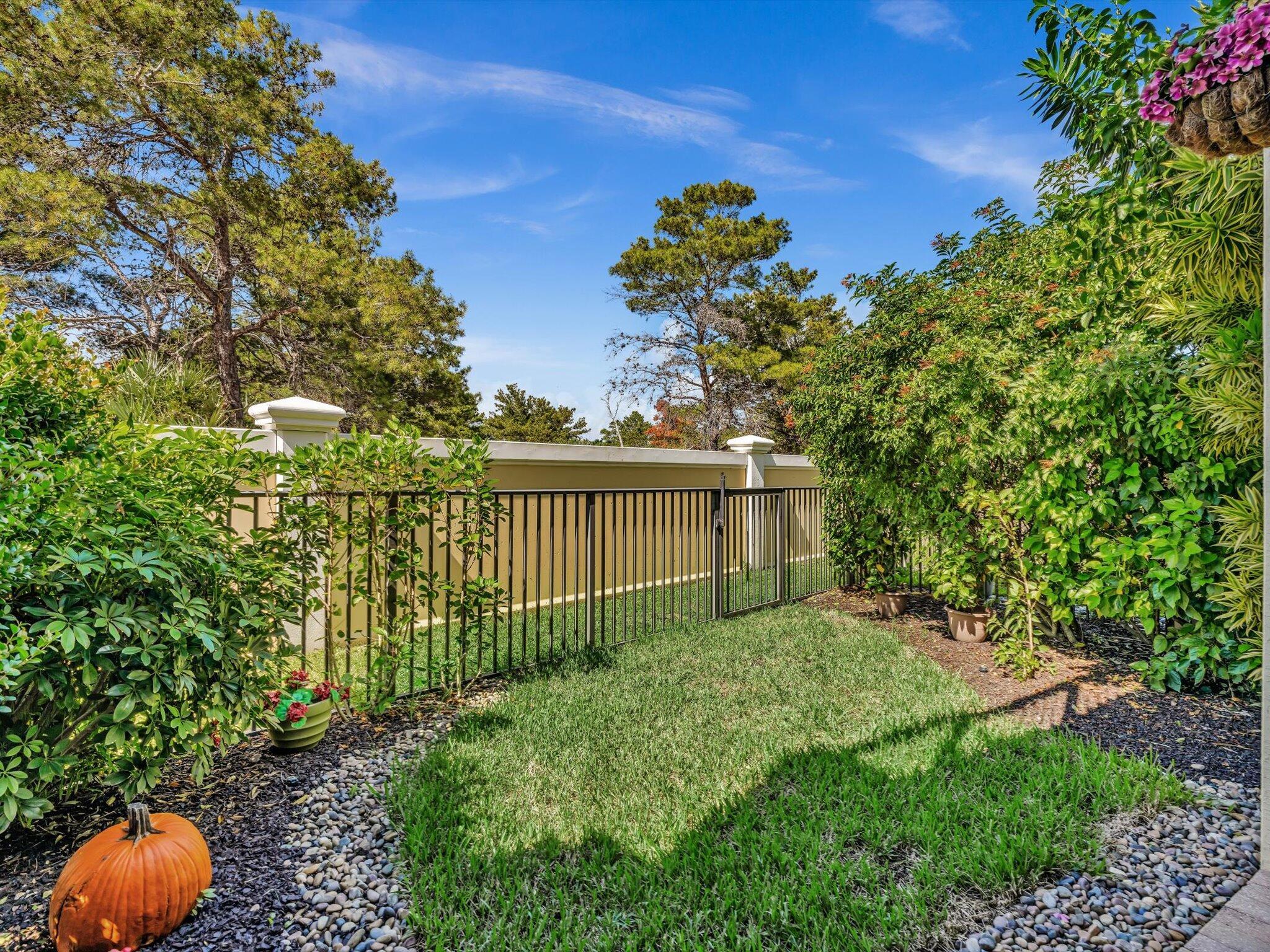 CENTRA BLUE LAKE TOWNHOME - Residential