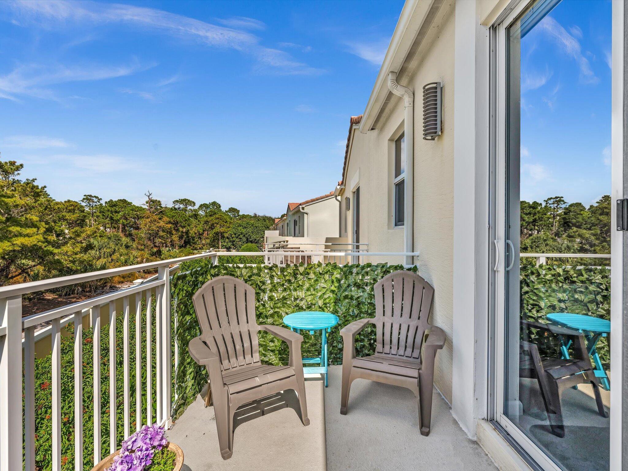 CENTRA BLUE LAKE TOWNHOME - Residential