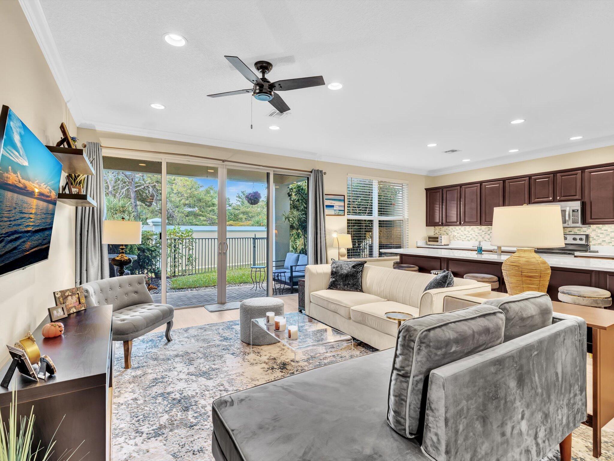 CENTRA BLUE LAKE TOWNHOME - Residential