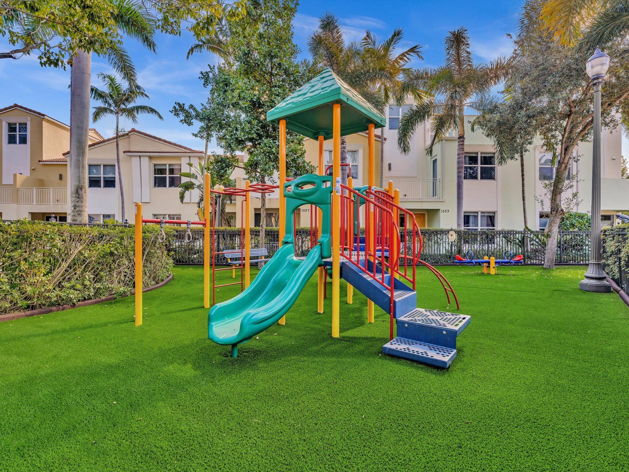 CENTRA BLUE LAKE TOWNHOME - Residential