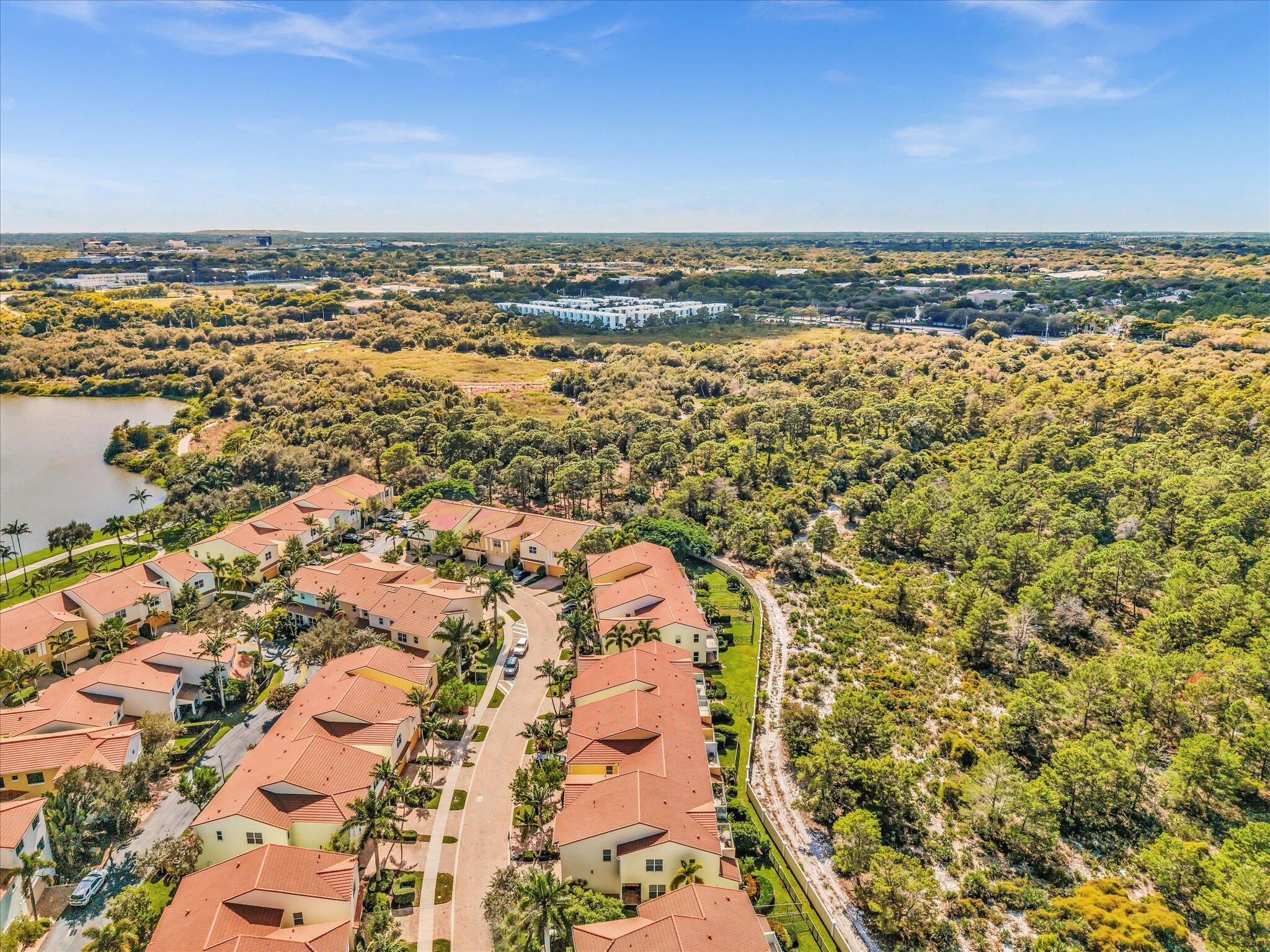 CENTRA BLUE LAKE TOWNHOME - Residential