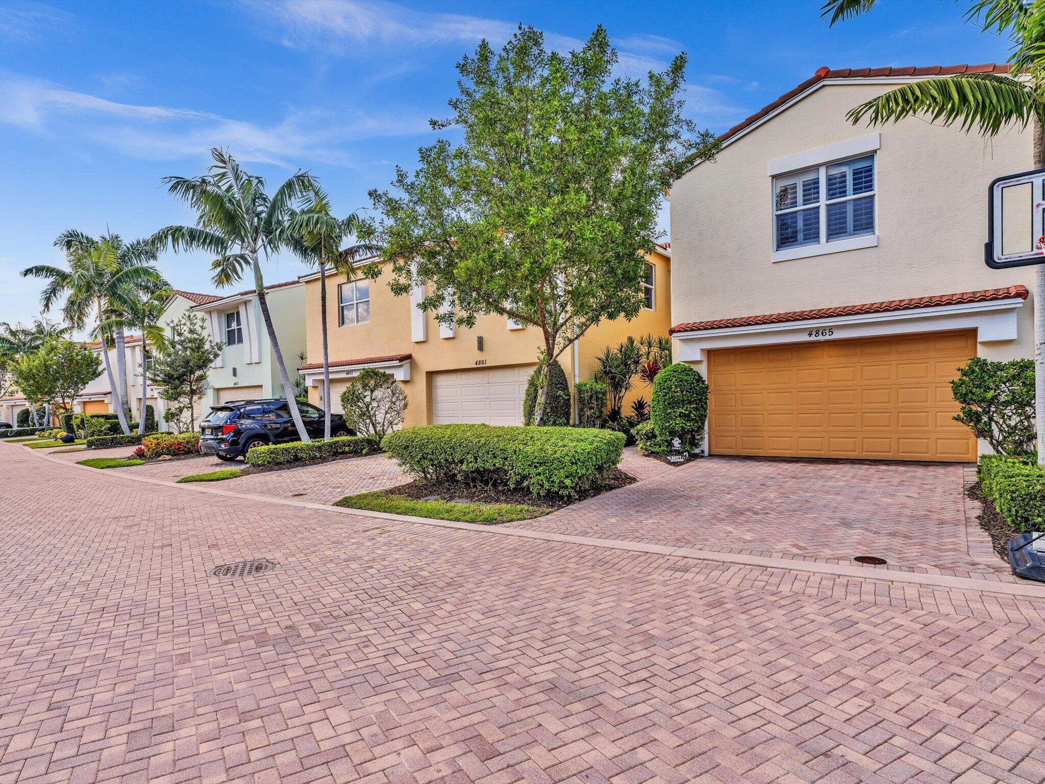CENTRA BLUE LAKE TOWNHOME - Residential