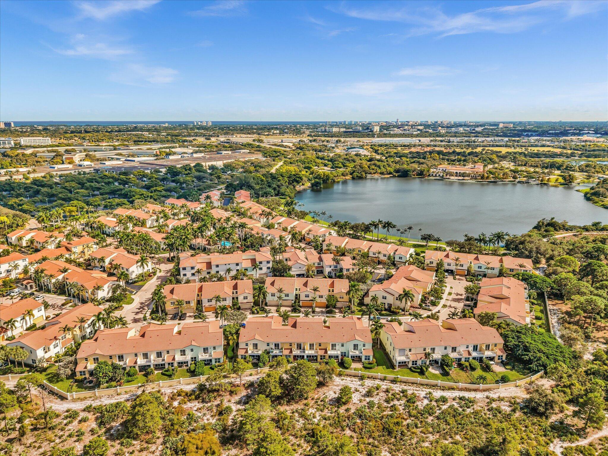 CENTRA BLUE LAKE TOWNHOME - Residential
