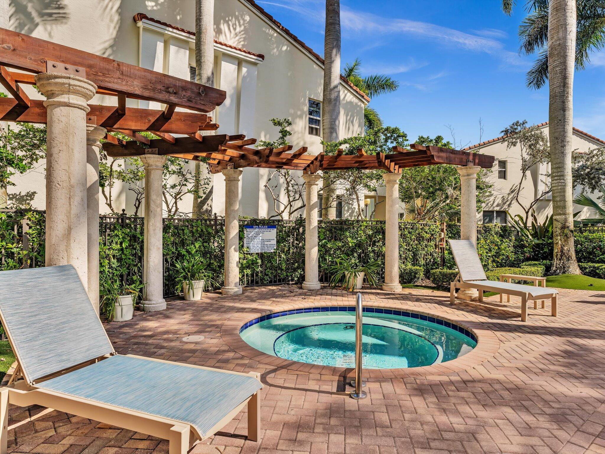 CENTRA BLUE LAKE TOWNHOME - Residential