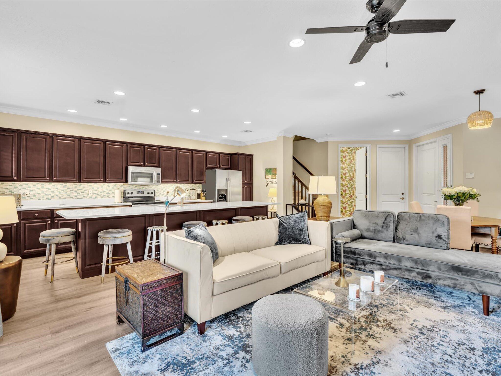 CENTRA BLUE LAKE TOWNHOME - Residential