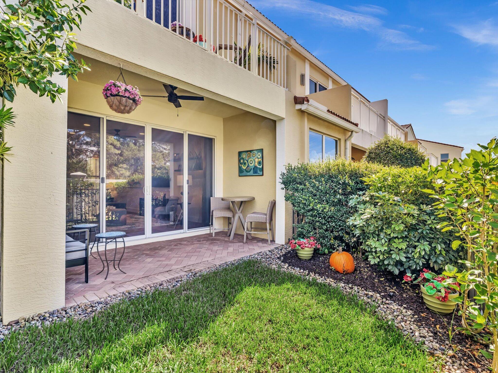 CENTRA BLUE LAKE TOWNHOME - Residential