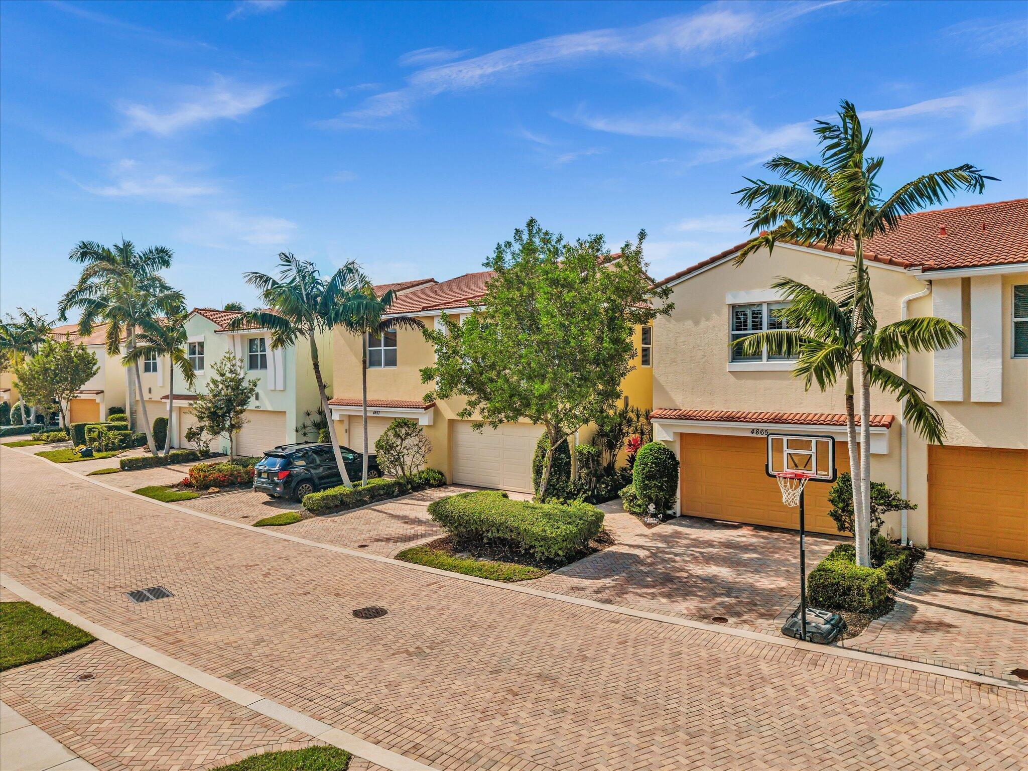 CENTRA BLUE LAKE TOWNHOME - Residential