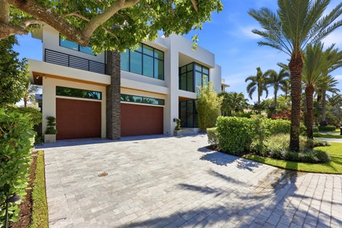 Photo of 2863 NE 27th Street, Fort Lauderdale, FL 33306 (MLS # B26041859)
