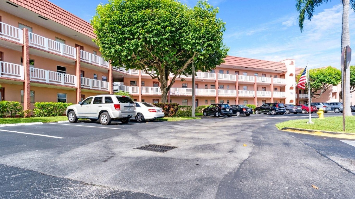 Sunrise Lakes  119 condo - Residential