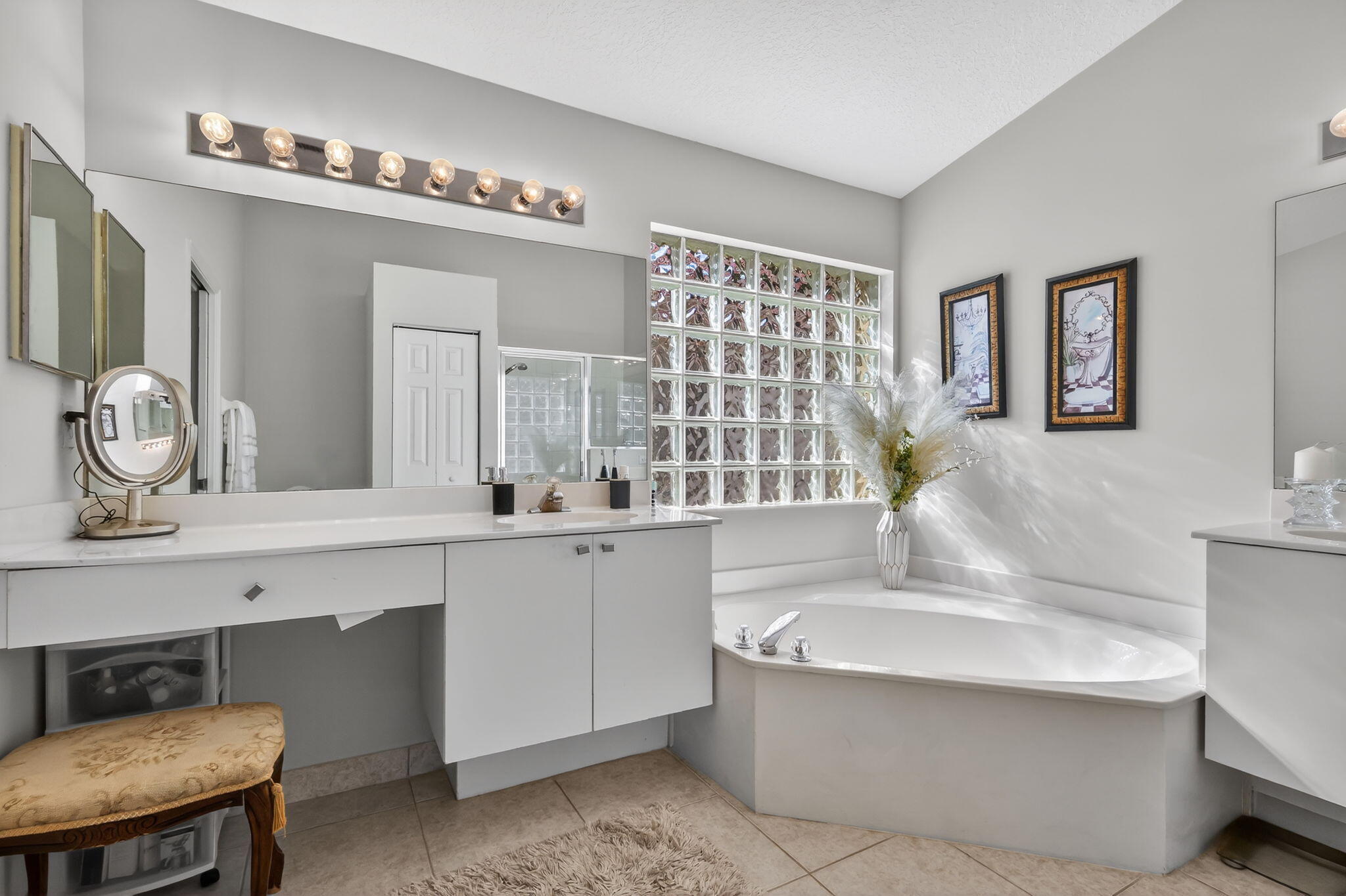 PIPERS GLEN PODS F AND H - Residential