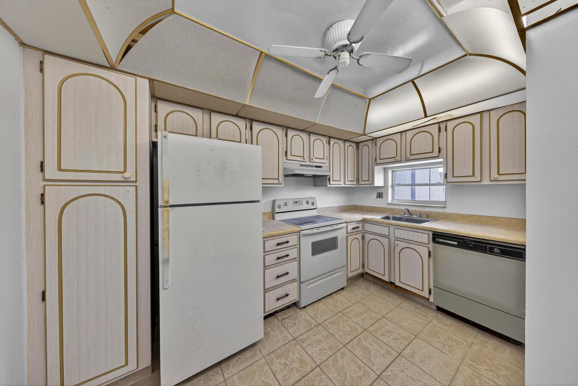 HOLLYBROOK GOLF AND Tennis - Residential