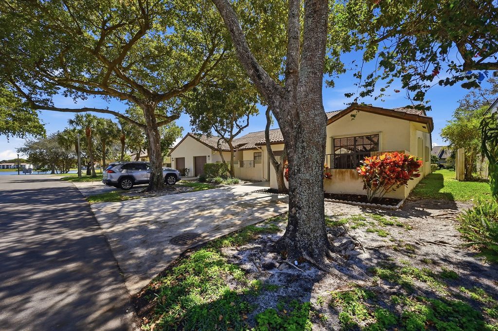 Photo of 440 Ashwood Place, Boca Raton, FL 33431 (MLS # R11166995)