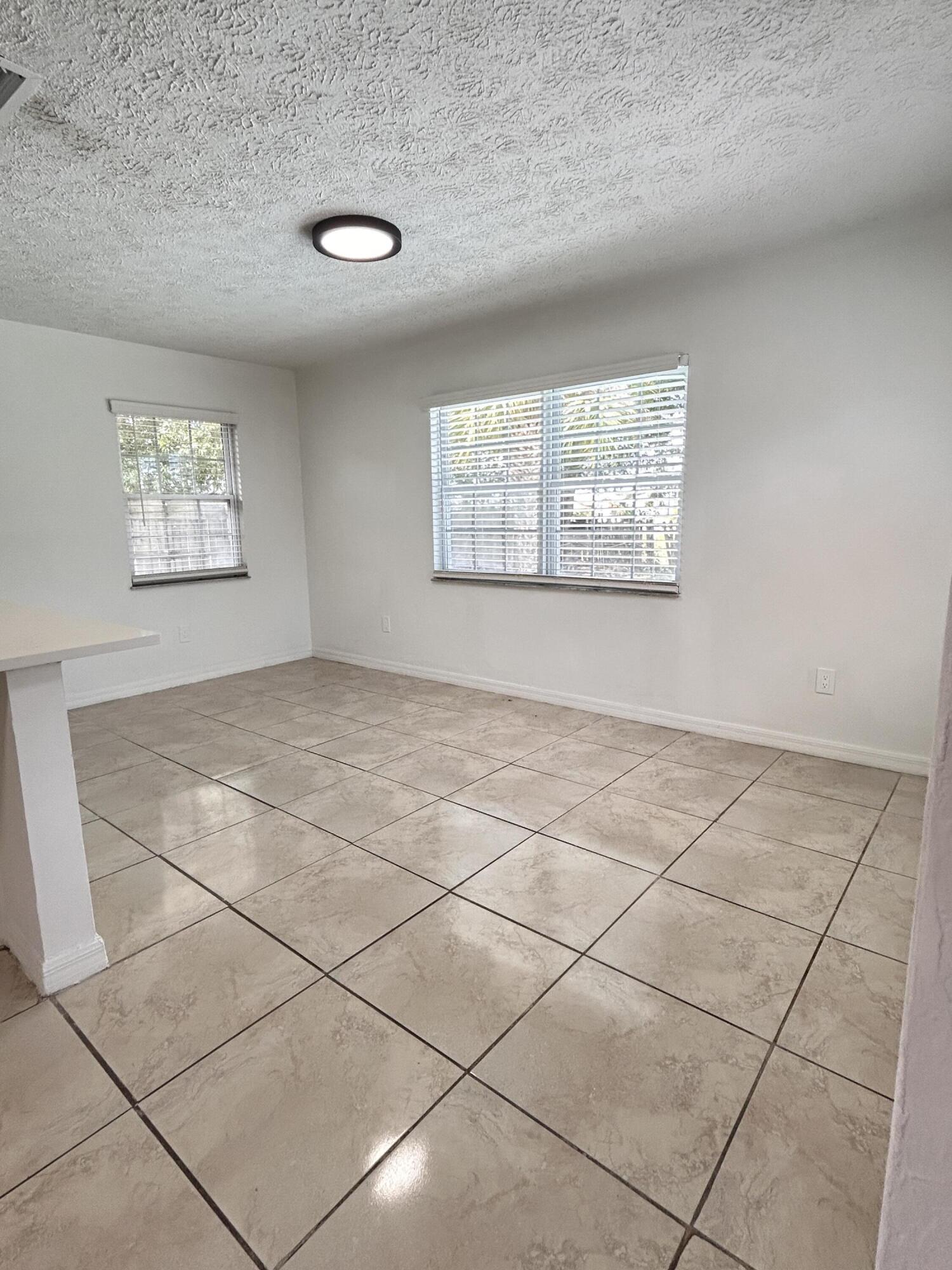 693 SW Nichols Terrace