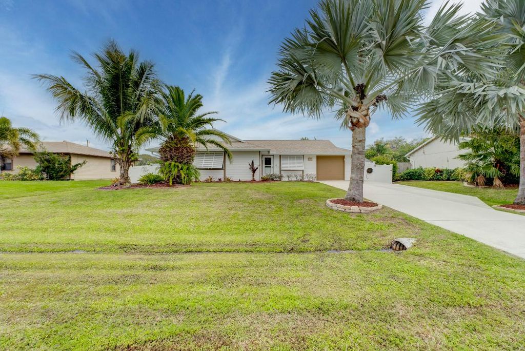 Photo of 637 SW Granadeer Street, Port Saint Lucie, FL 34983 (MLS # R10951792)