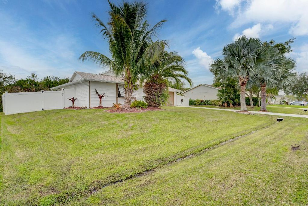 Photo of 637 SW Granadeer Street, Port Saint Lucie, FL 34983 (MLS # R10951792)