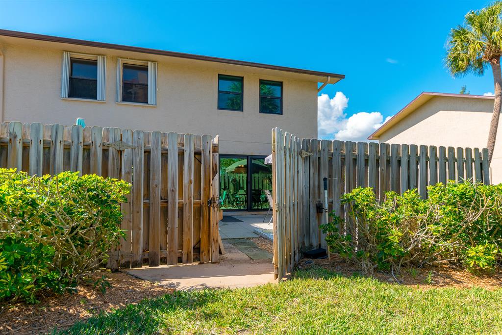 OCEAN HARBOUR VILLAS CONDOMINIUM - Residential