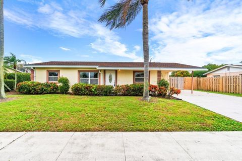 425 Palo Alto Drive Palm Springs FL 33461