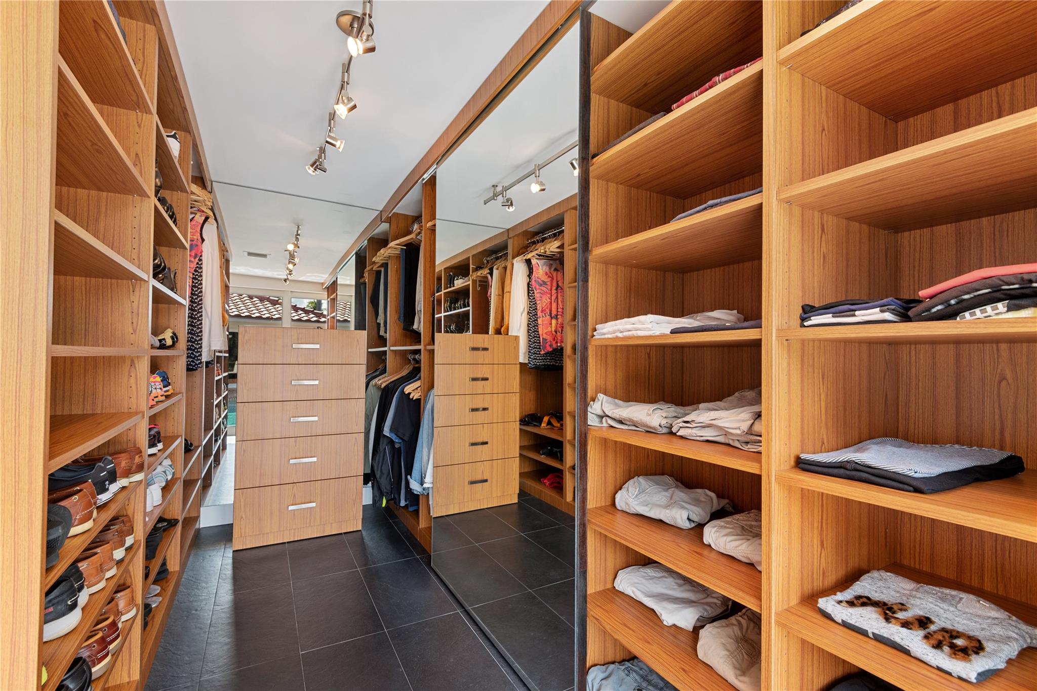 LAGUNA ISLE 40-1 B - Residential