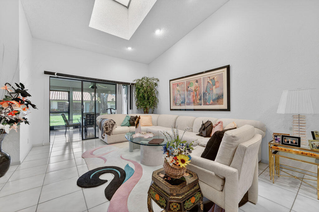 HUNTINGTON POINTE - Residential