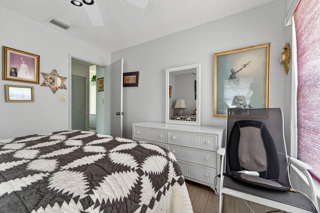 HUNTINGTON POINTE - Residential