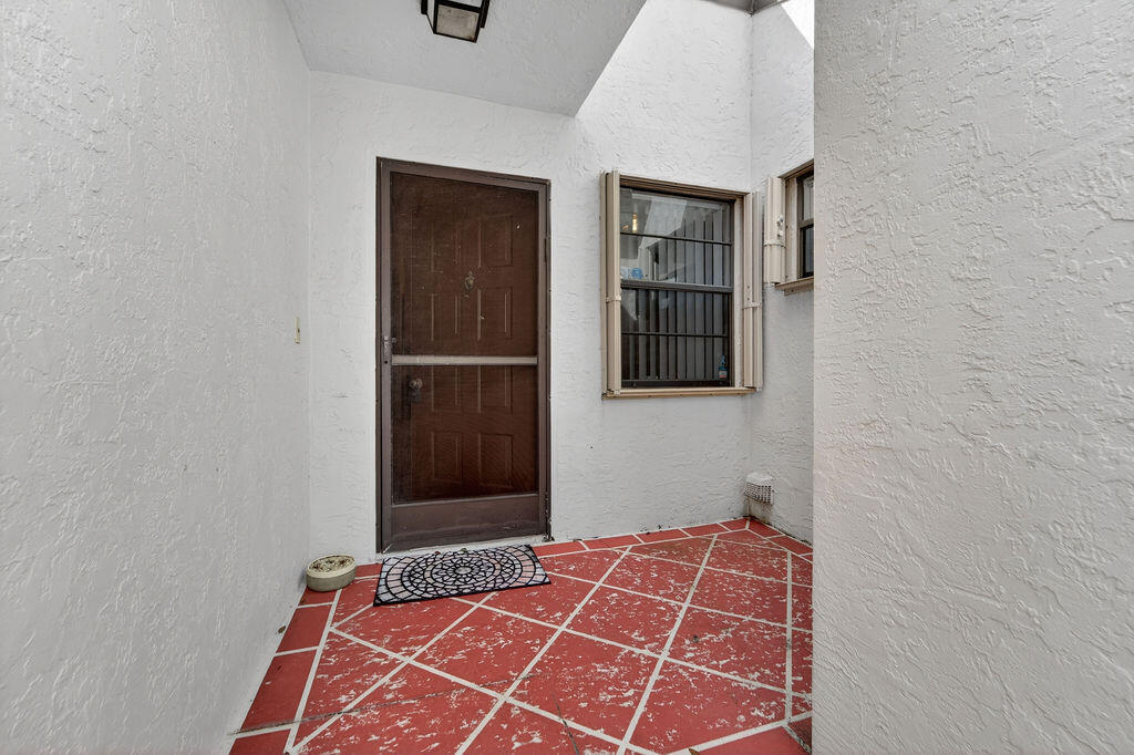 HUNTINGTON POINTE - Residential