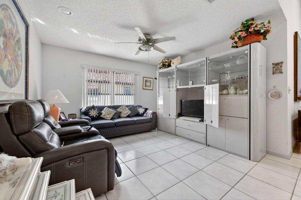 HUNTINGTON POINTE - Residential