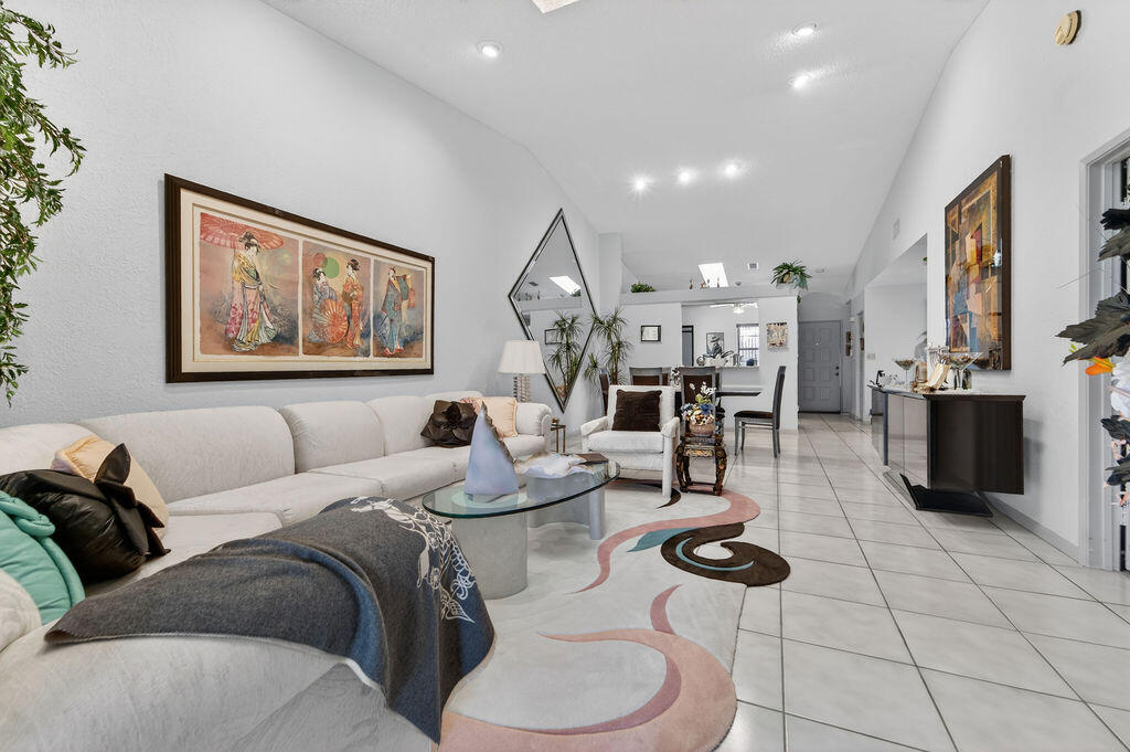 HUNTINGTON POINTE - Residential