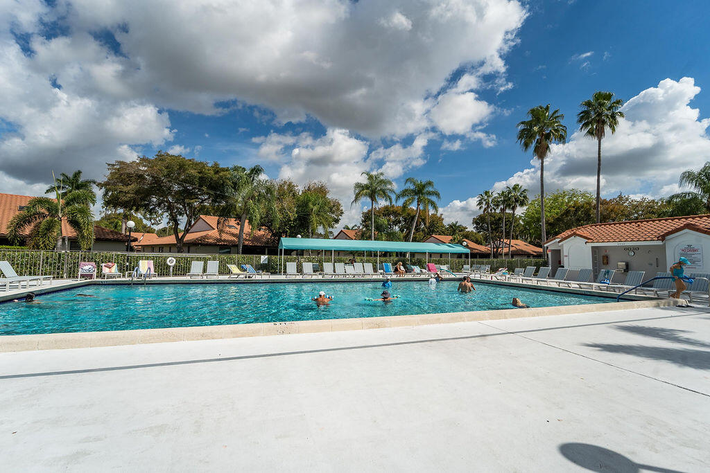 HUNTINGTON POINTE - Residential