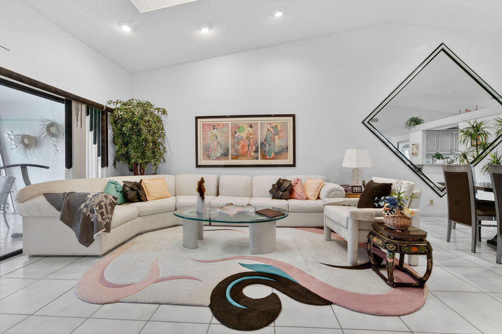 HUNTINGTON POINTE - Residential