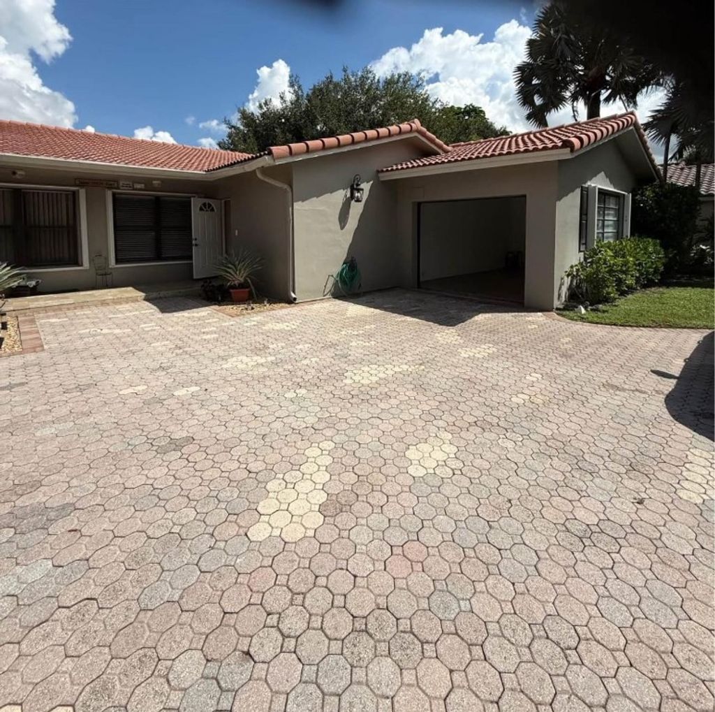 Photo of 11471 NW 33rd Street #West, Coral Springs, FL 33065 (MLS # F10533190)