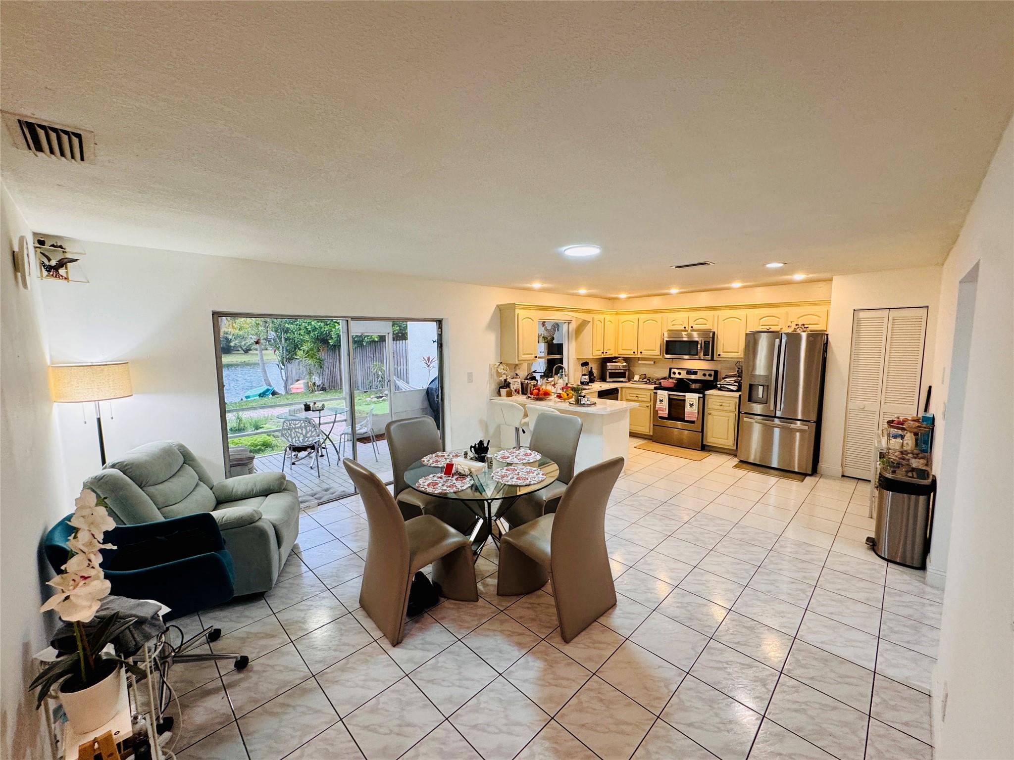 Springtree Lakes 79-12 B - Residential