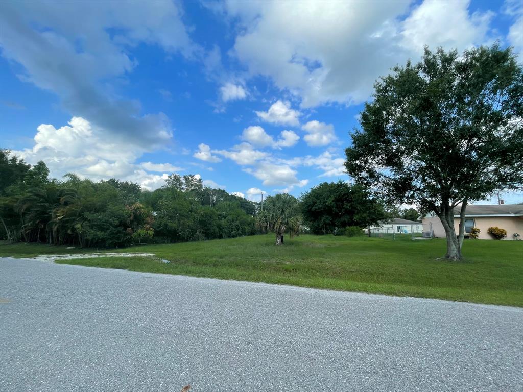 Cleared FL lot .21acres priced to sell! Call for more details, enjoy the quaintness of Okeechobee at an affordable price.