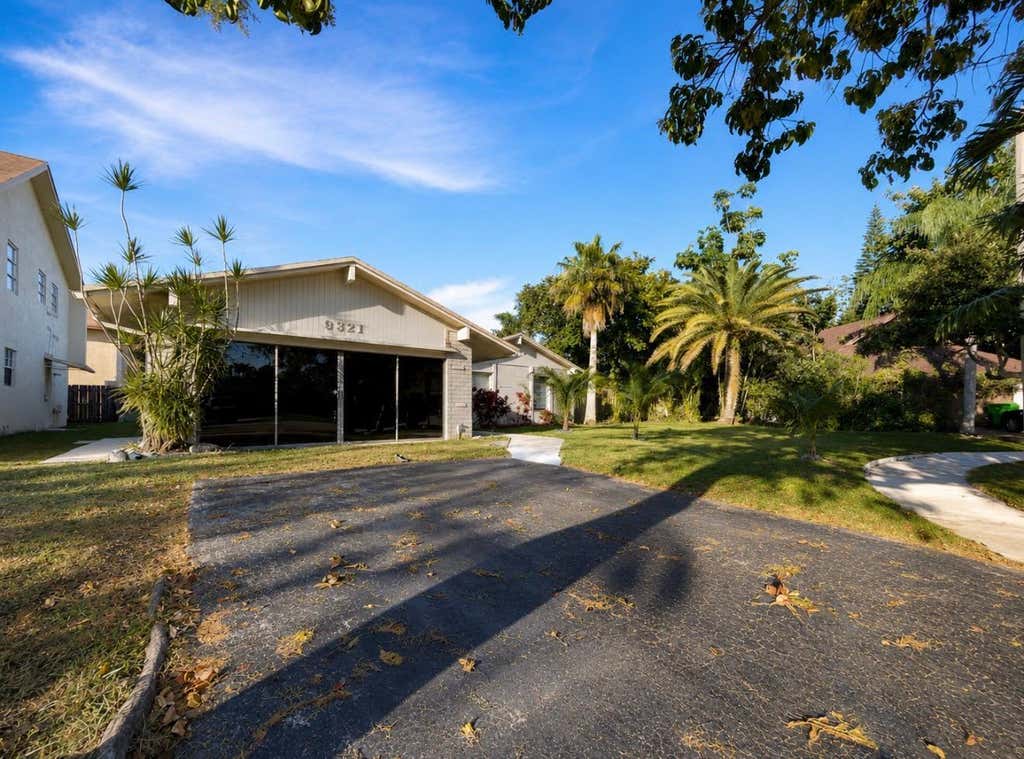 Photo of 9321 NW 35TH Manor, Sunrise, FL 33351 (MLS # B26058496)