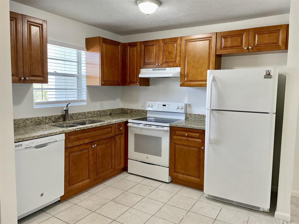 NORTHPORT CONDOMINIUM APTS LTS 137,138 & 139 & PT - Residential