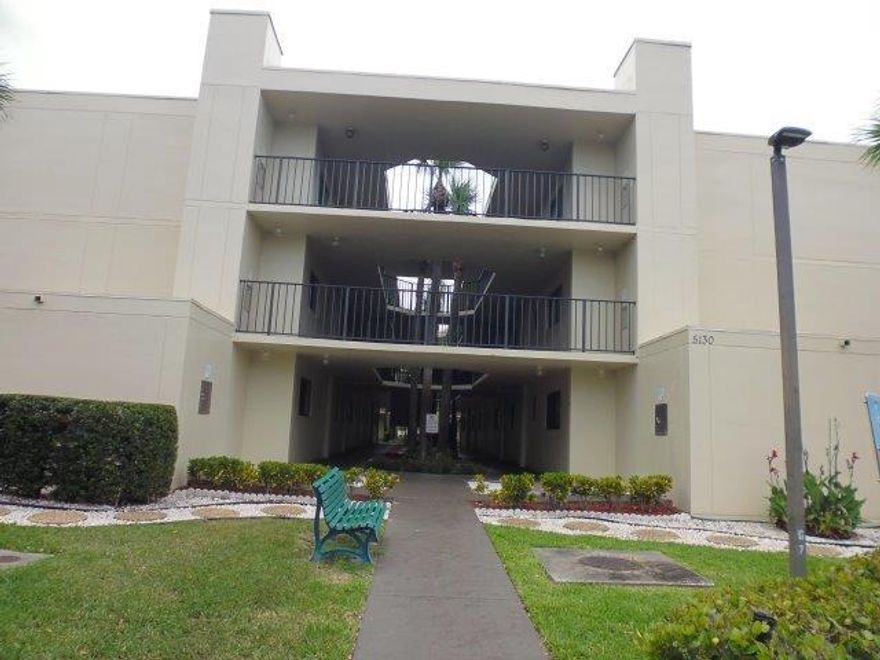55+ END CONDO. DELUXE GARDEN VIEW MODEL W W/D. ELEVATOR BLDG. FULLY FURNISHED TURN KEY. DEN/OFFICE OR THIRD BEDRM INCL. UPDATED KITCHEN APPLIANCES. ICE MAKER. WOOD FLOOR IN MAIN AREA. CARPET IN BEDRMS. MOVE IN READY. 5 YR AC. NEW W/H. SHUTTERS ON PORCH.  TWO PARKING PLACES.
 Las Verdes is a 24 hr guard gated community in the heart of Delray Beach with clubhouse, activities, 3 pools with outdoor jacuzzis, tennis, Zumba classes, exercise room, library, crafts, billiards, basketball, handball, bacci, pickle ball, shuffleboard & more. Central lake is lit up at night with fountain & 1/2 mile walking trail with benches. Also is 1 mile sidewalk around drive circle. 10 minutes to the beach. All your needs are fulfilled w/i 1 mile