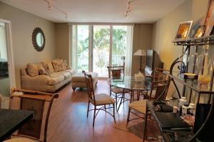 PALMETTO PLACE CONDO - Residential Lease