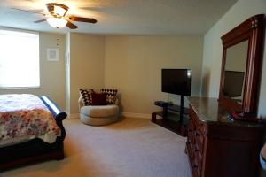 PALMETTO PLACE CONDO - Residential Lease