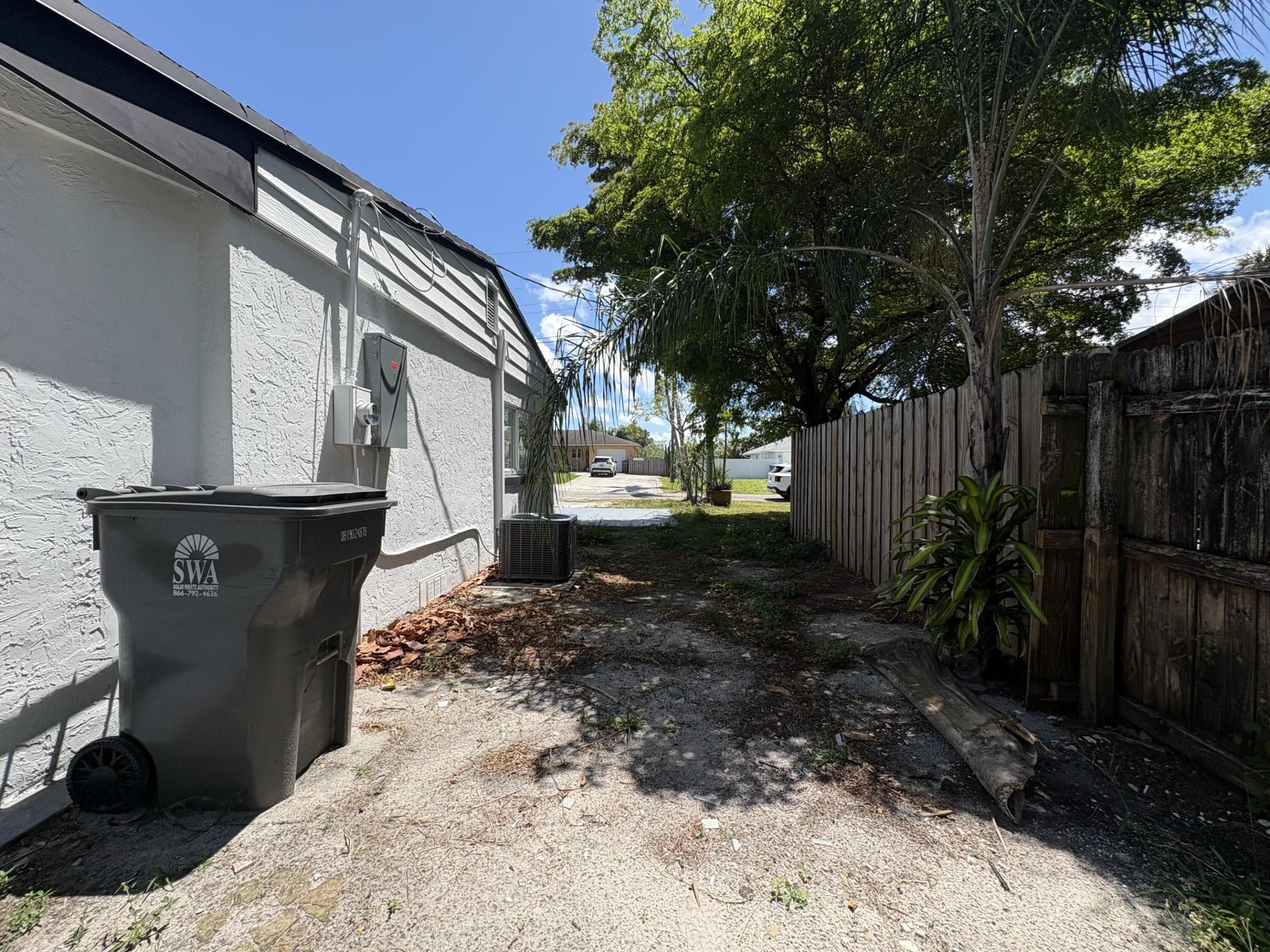 PALM BEACH FARMS CO. - Residential