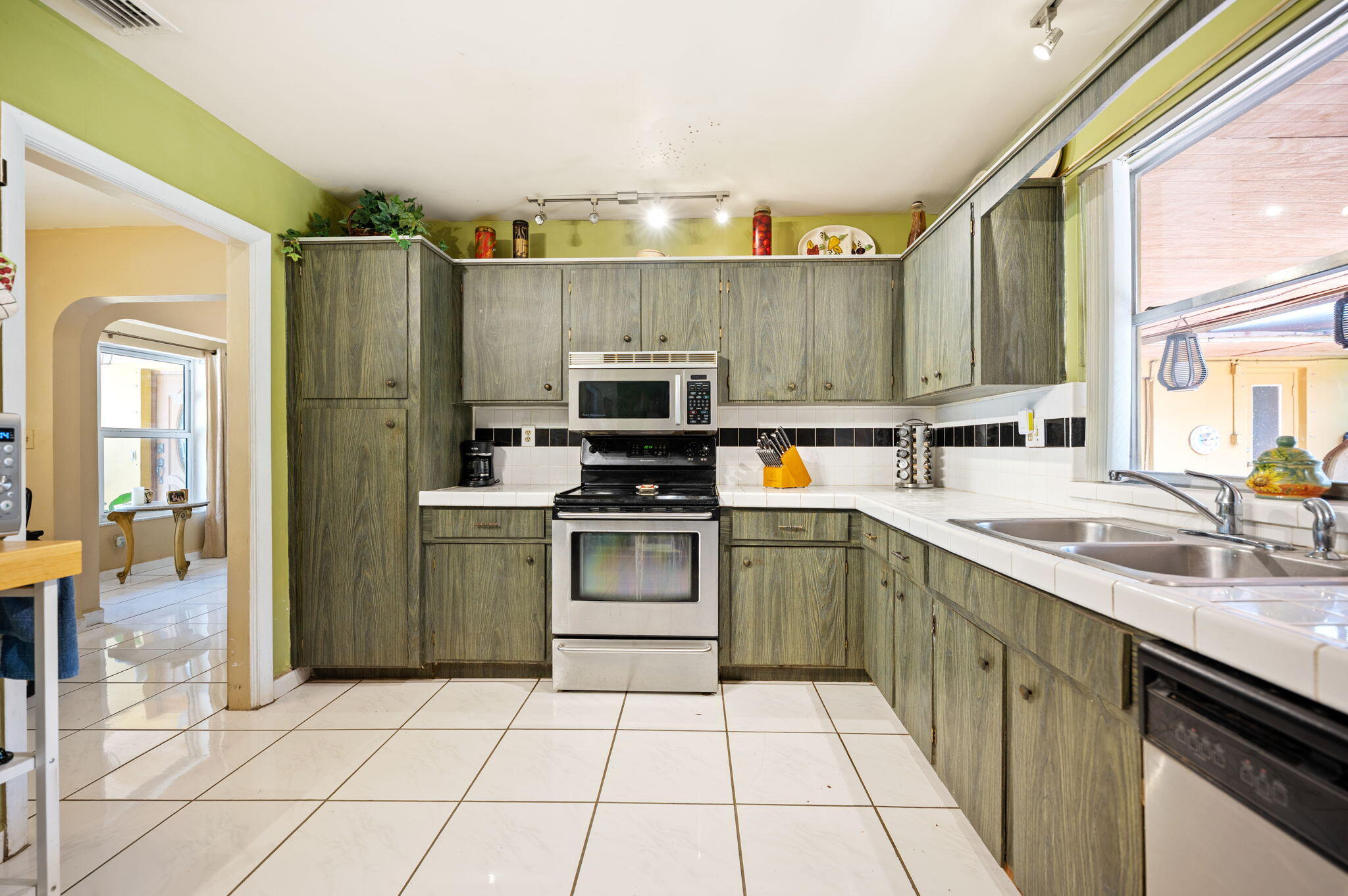 PASADENA LAKES - Residential