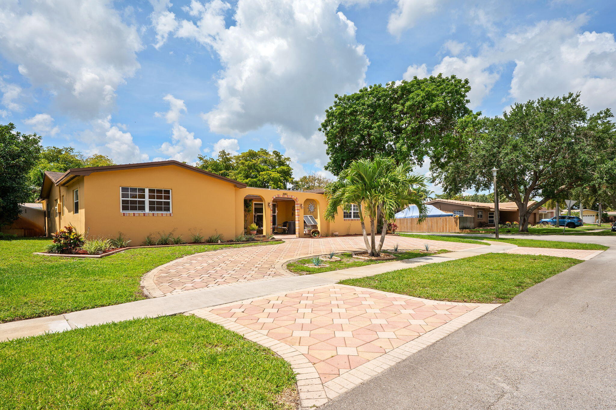 PASADENA LAKES - Residential