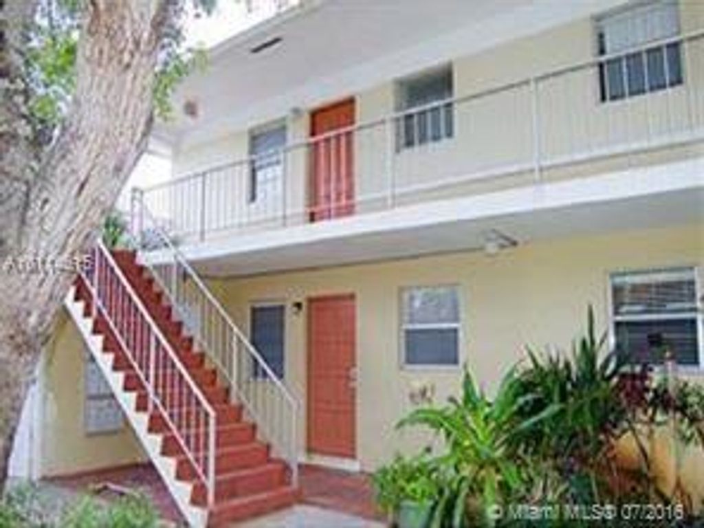 Photo of 305 NE 16th Street #B8, Fort Lauderdale, FL 33304 (MLS # F10502357)