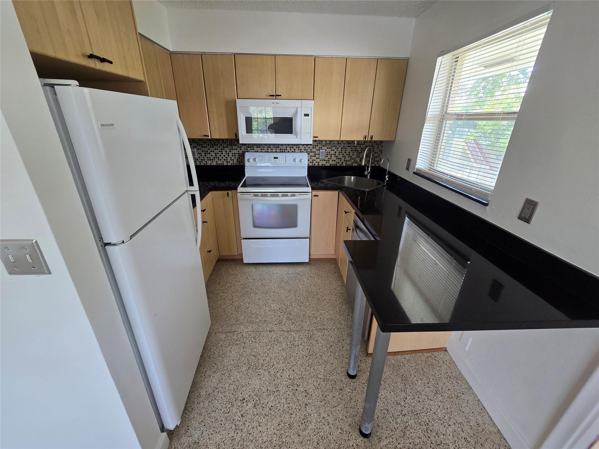 305 NE 16th St C8