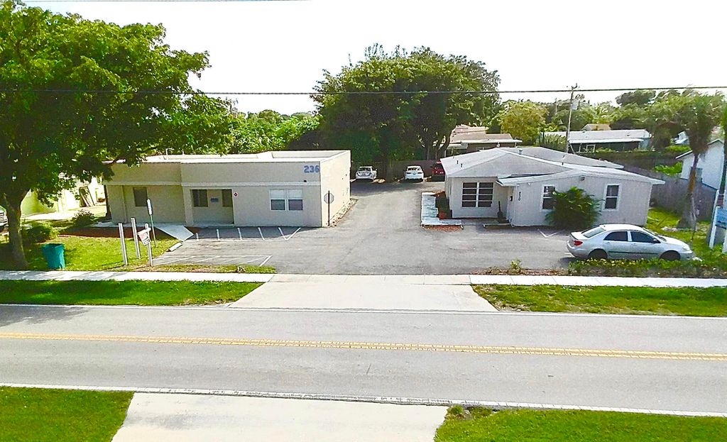 Photo of 230 SE 23rd Avenue, Boynton Beach, FL 33435 (MLS # R10805304)