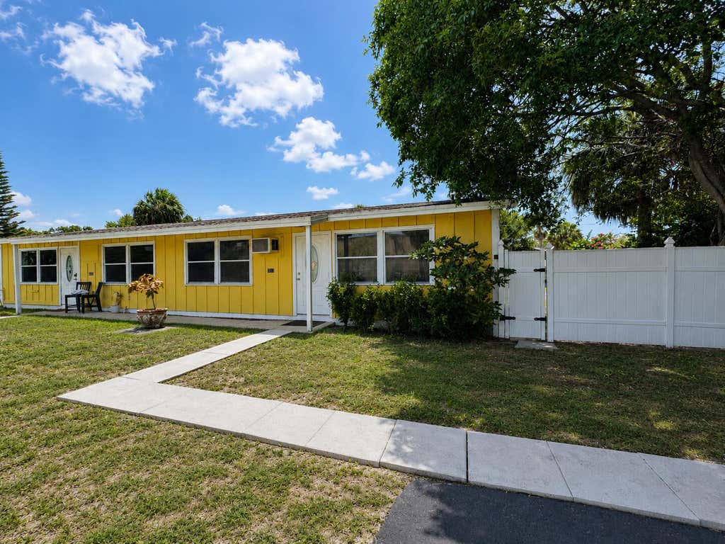 Photo of 8537 40th Terrace N, Palm Beach Gardens, FL 33410 (MLS # B26038091)