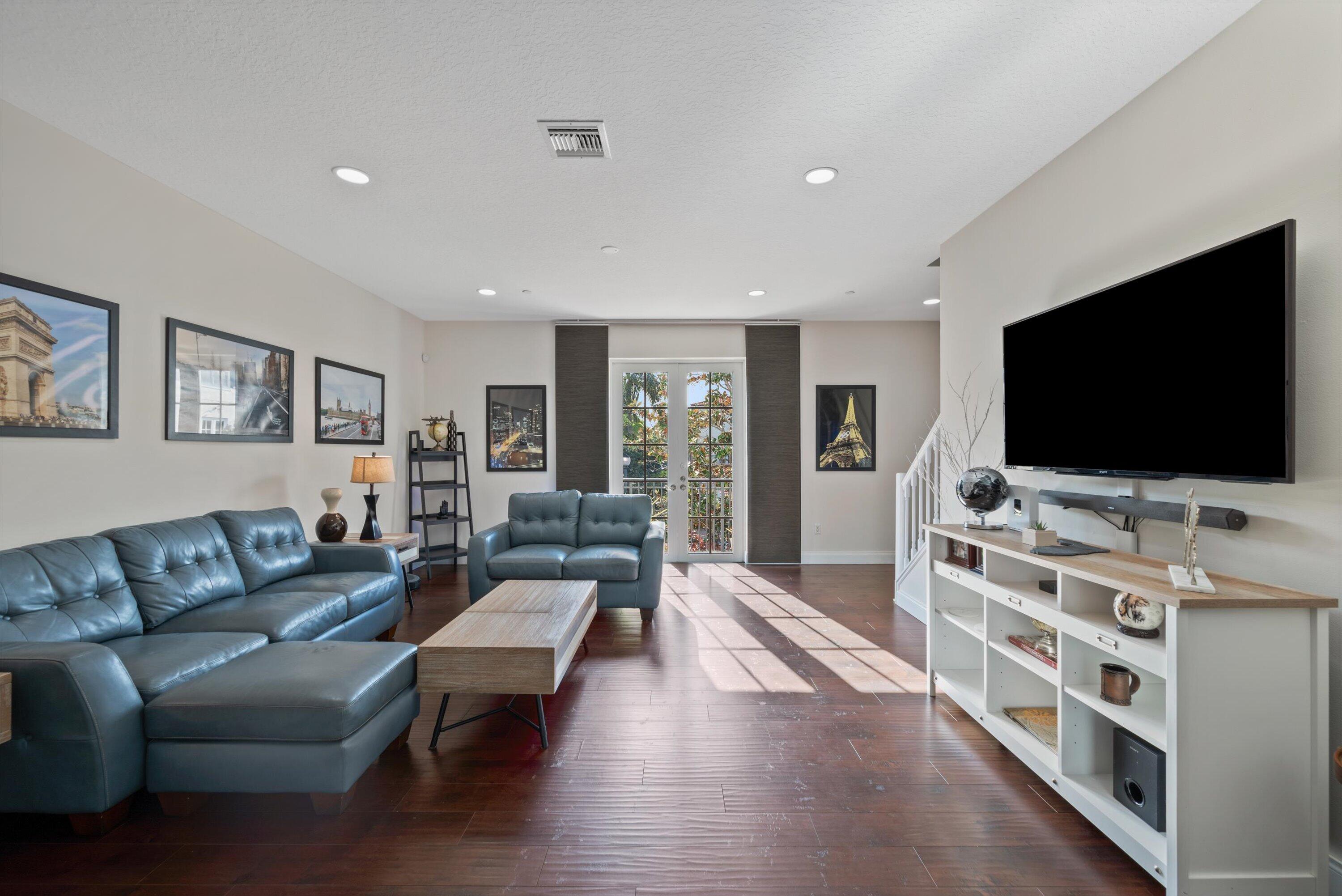 COURTYARDS OF LAKE WORTH - Residential