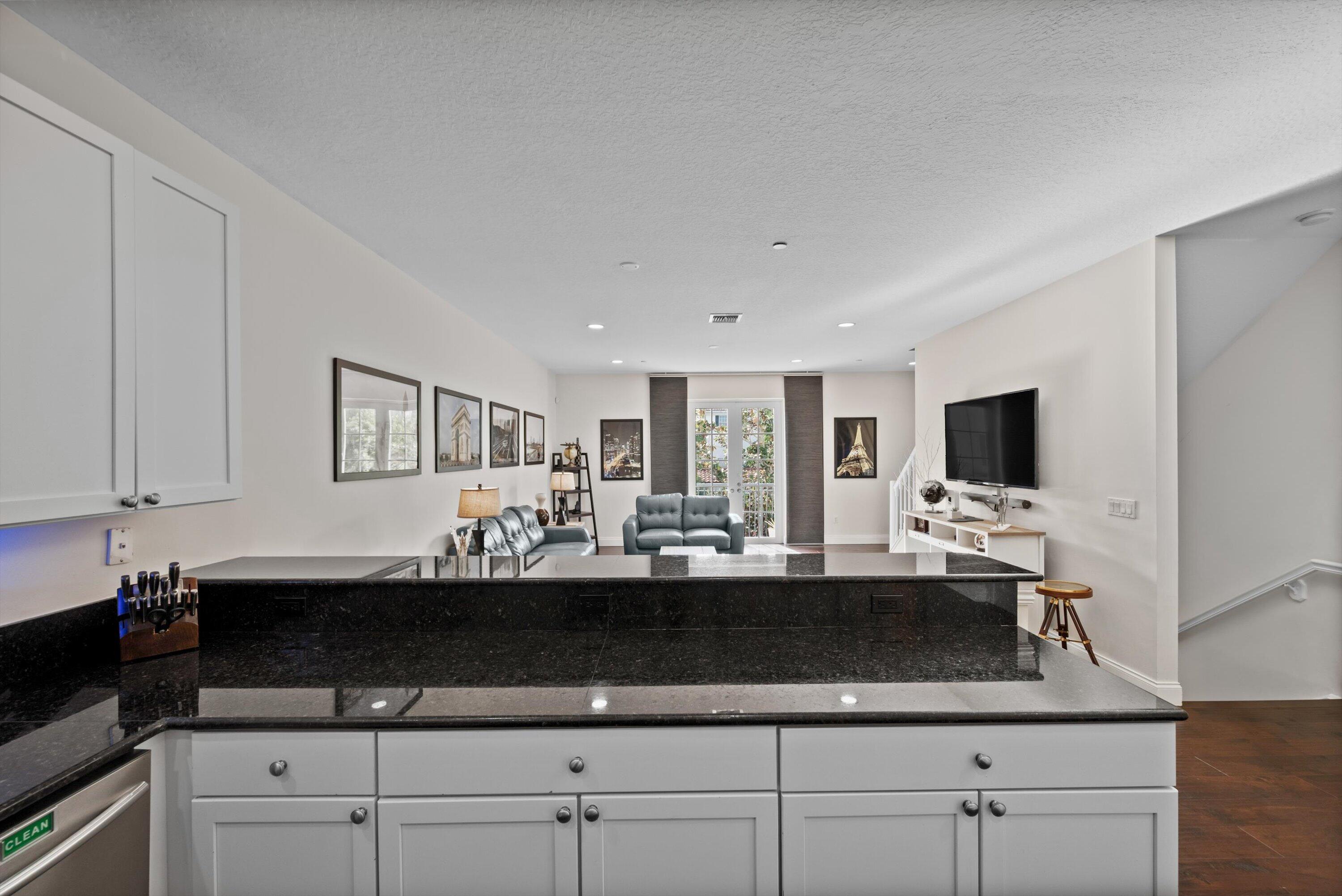 COURTYARDS OF LAKE WORTH - Residential